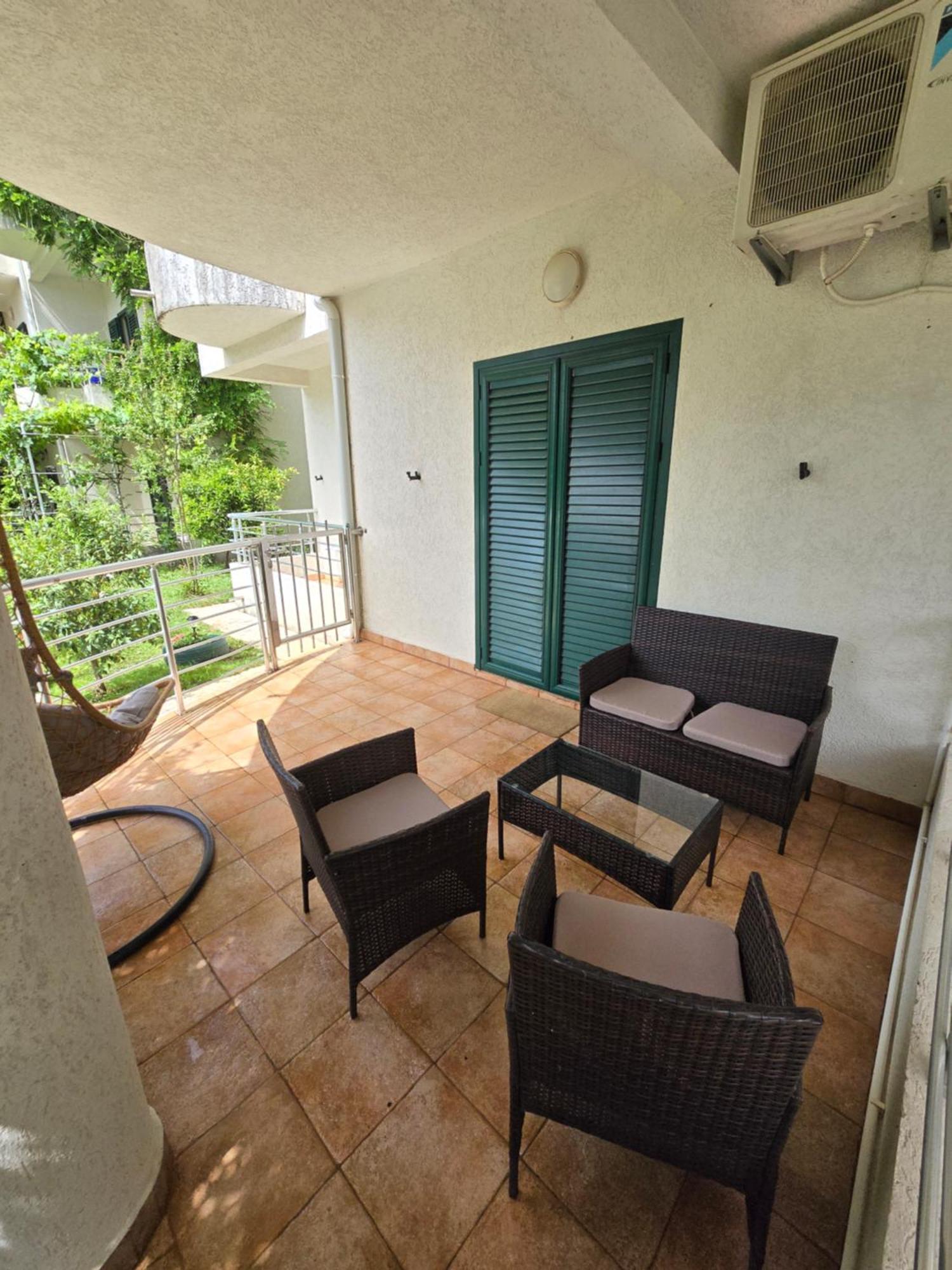 Roman Garden Apartment Risan Buitenkant foto