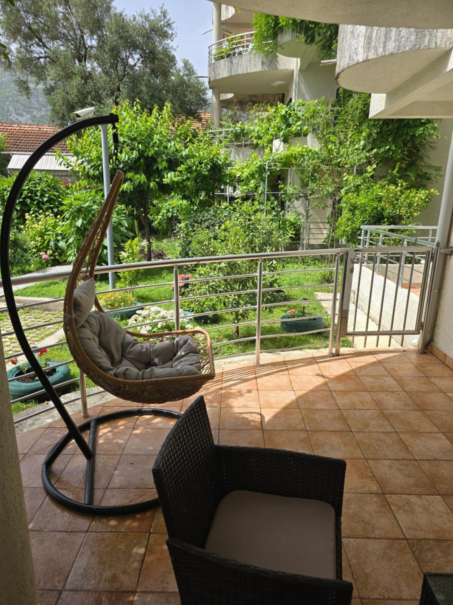 Roman Garden Apartment Risan Buitenkant foto